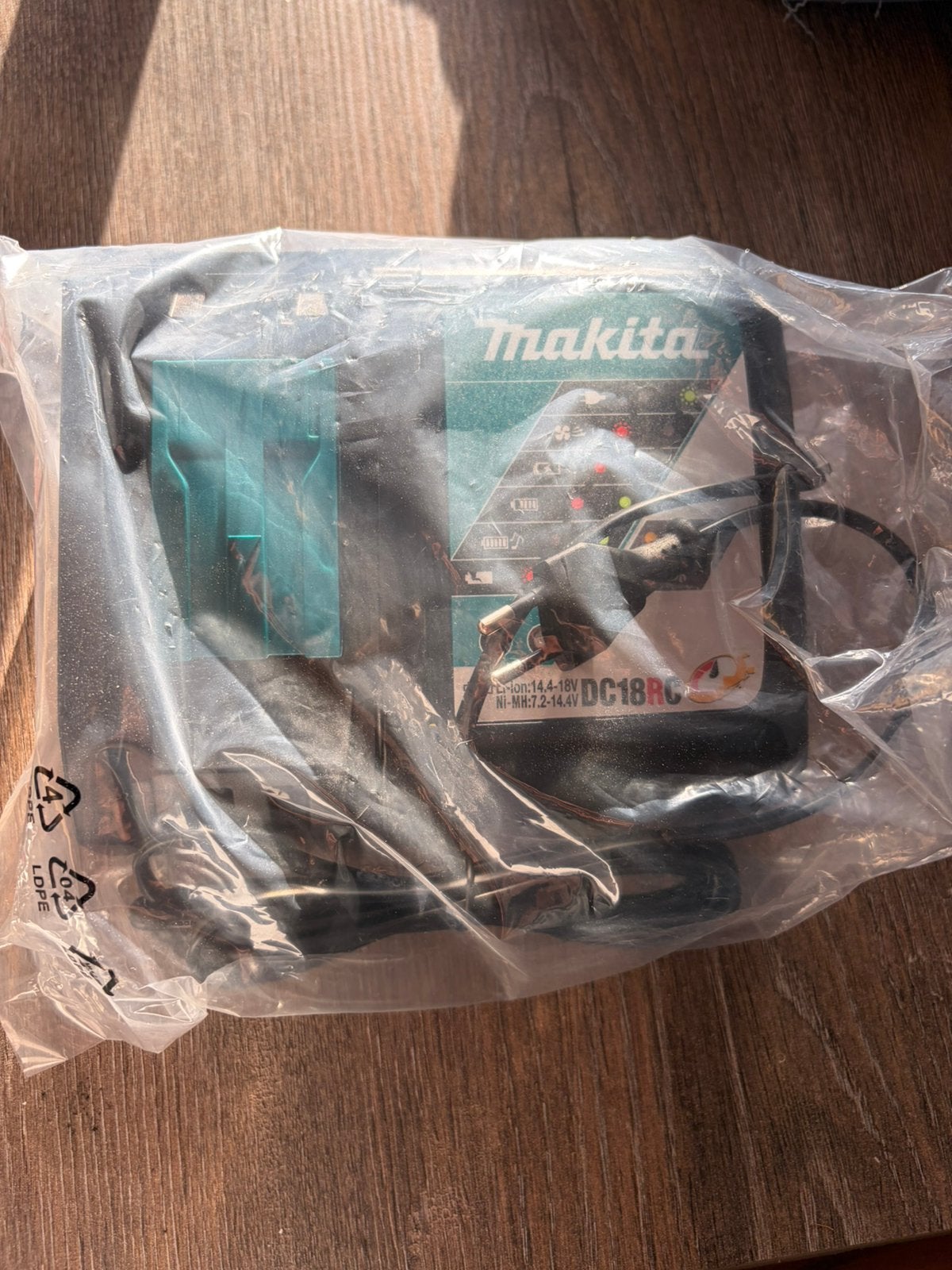 Makita oplader nieuw, Ophalen of Verzenden, Nieuw