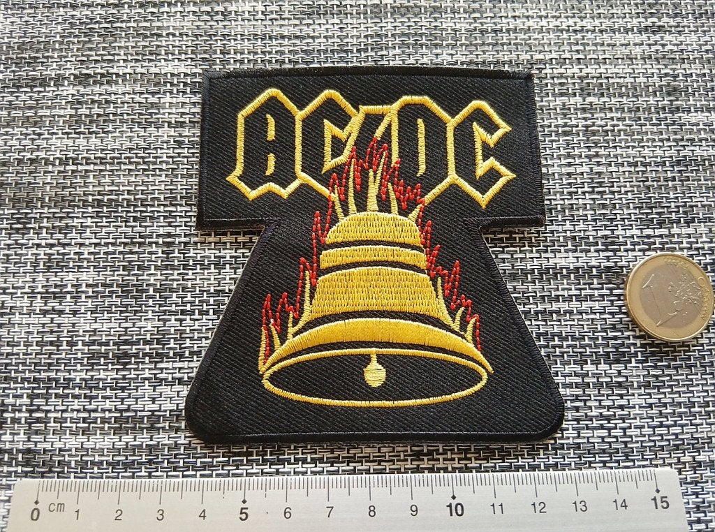 AC/DC  leuke nieuwe Hells bells shaped patch 32, Verzenden, Nieuw, Kleding