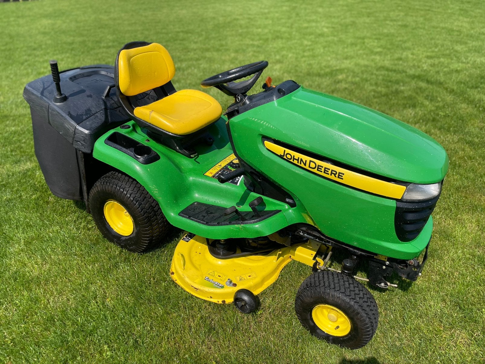 John deere x300r 2 cilinder hydrostaat, Tuin en Terras, Zitmaaiers, Ophalen, Zo goed als nieuw, Opvangbak, 90 tot 120 cm