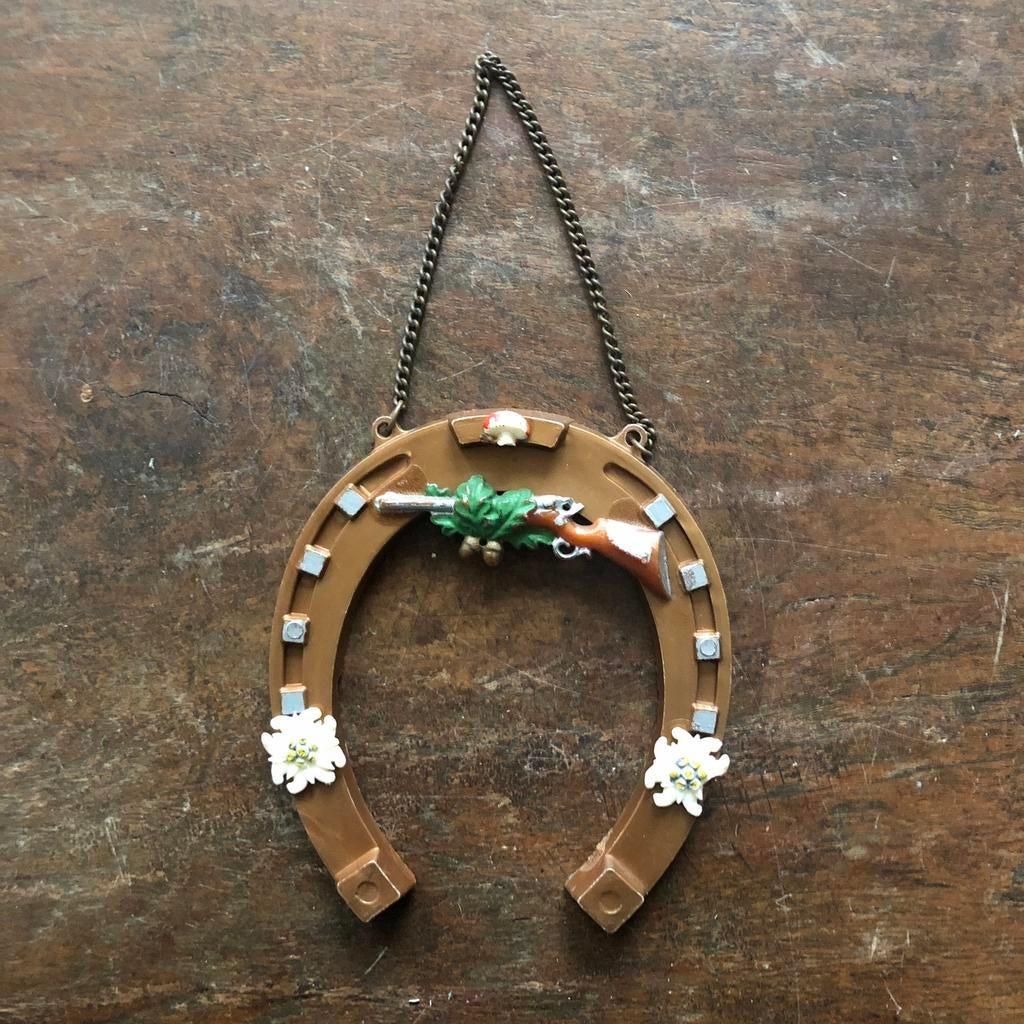 Decoratief hoefijzer met jachtgeweer en bloemen, Ophalen of Verzenden, Zo goed als nieuw