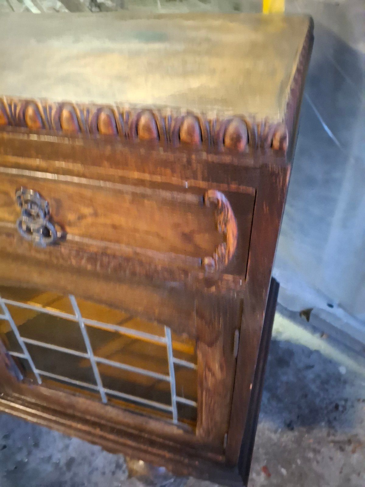 Antiek dressoir met glas-in-lood deuren en lades, Ophalen