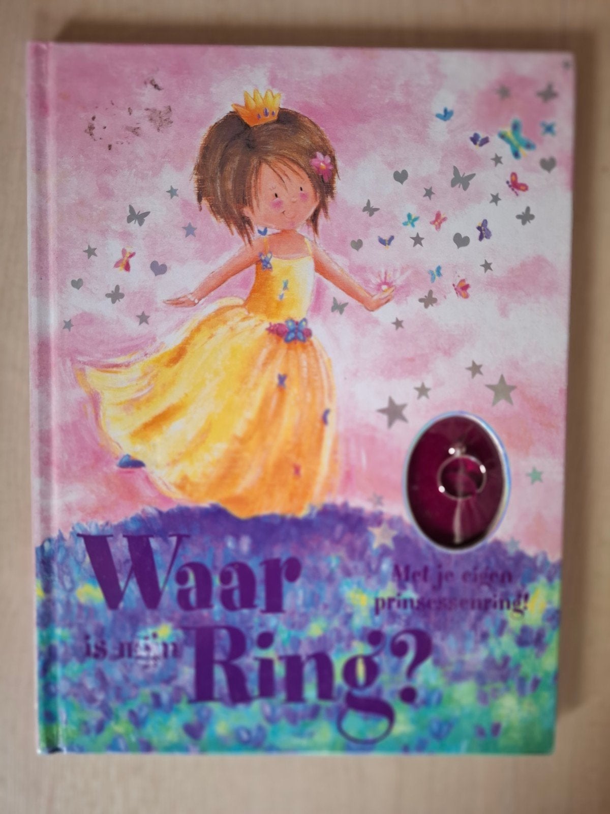 Voorleesboek Waar is mijn ring.
Met ringetje.

Zie ook mijn, Ophalen of Verzenden, Gelezen, Fictie algemeen, Voorleesboek