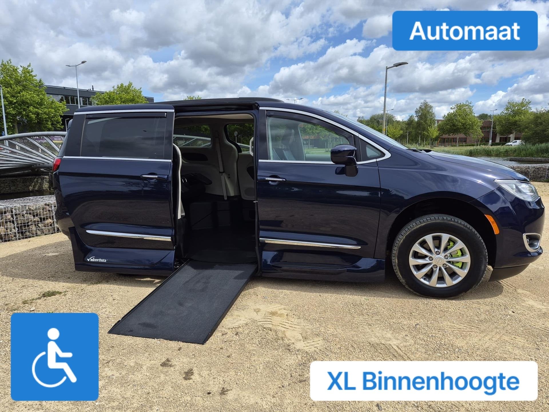 Chrysler Pacifica Rolstoelauto LUXE 5+1 of 4+1 (rolstoel voo, Auto's, Automaat, 12 maanden, Gebruikt, Zwart