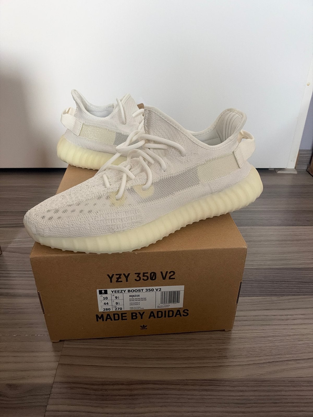 Yeezy Boost 350 V2 Bone - Maat 44, Ophalen of Verzenden, Gedragen, Wit, Sneakers of Gympen