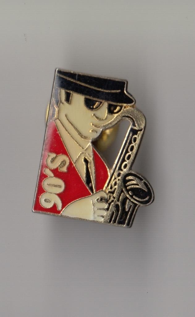 Saxofoon pin 90s, Verzamelen, Speldjes, Pins en Buttons, Gebruikt, Niet vindbaar, Niet vindbaar, Speldje of Pin