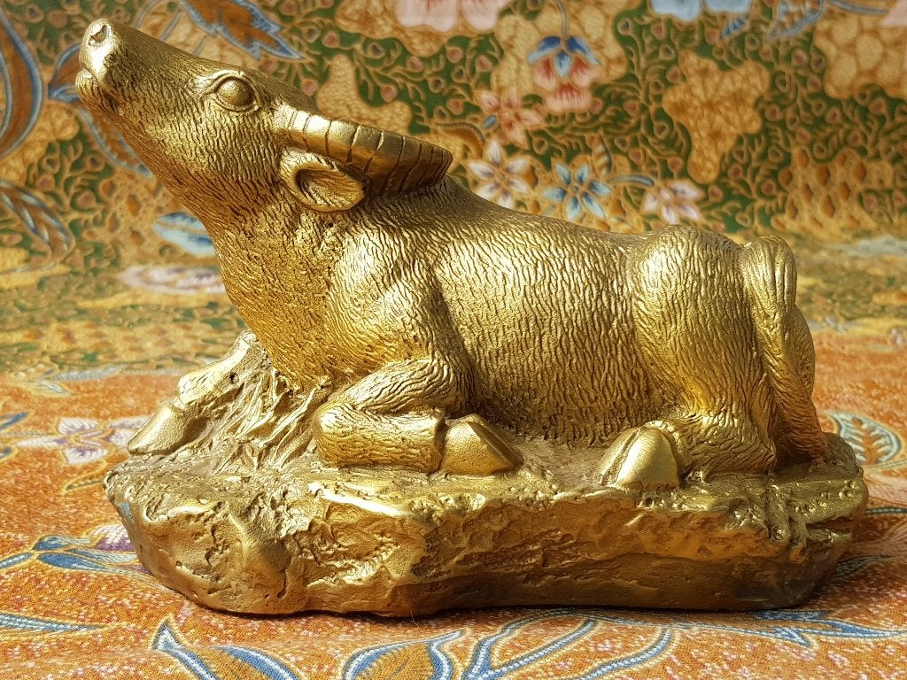 Mooi oud Oosters brons beeldje van een buffel 15,7 cm., Antiek en Kunst, Goud, Handgemaakt, Ophalen of Verzenden, Brons
