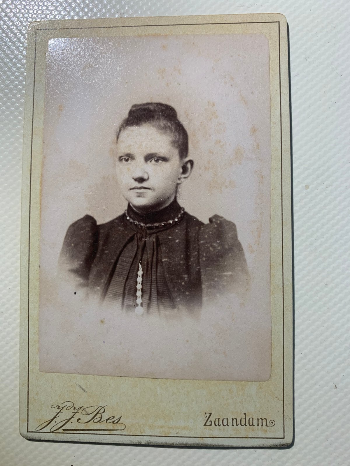 cdv carte de visite dame Zaandam J J Bes Zaanstreek, Verzenden, Voor 1940, Zo goed als nieuw, Foto