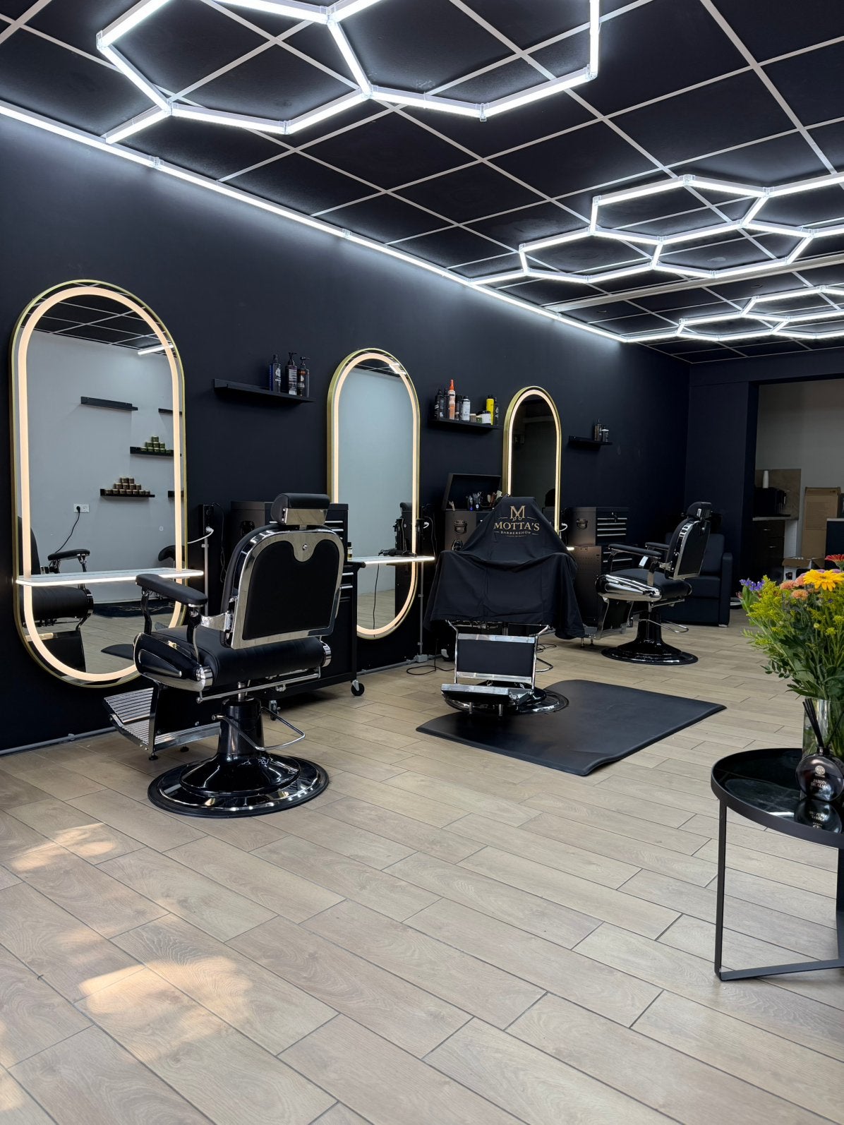 Stoelen te huur in hartje centrum woerden €600, Diensten en Vakmensen, Kappers en Thuiskappers