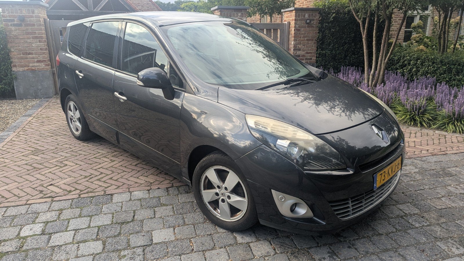 Renault Grand Scenic 1.4 TCE 5P 2010 Grijs, Voorwielaandrijving, 745 kg, 4 cilinders, 75 €/maand