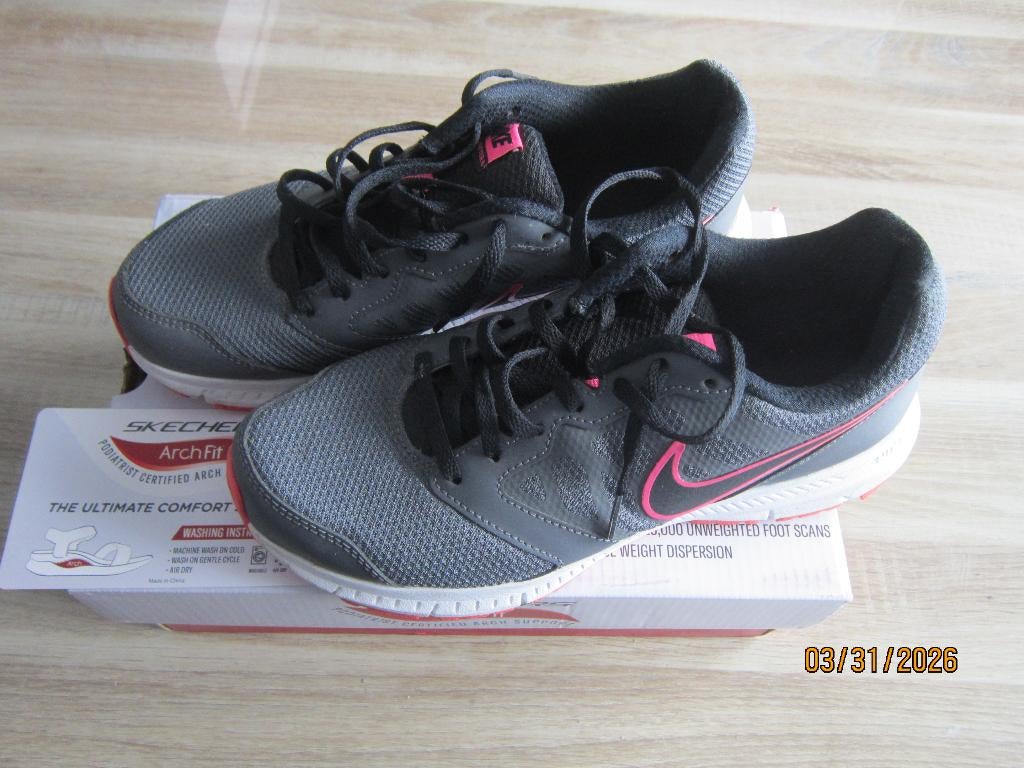 Dames  Nike's     Maat   40  (  Z G A N ), Nike, Nieuw, Ophalen of Verzenden, Sneakers of Gympen