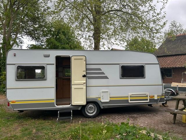 caravan Hymer Eriba Swing, Caravans en Kamperen, Caravans, 2 aparte bedden, Kachel, Rondzit, Tot en met 2