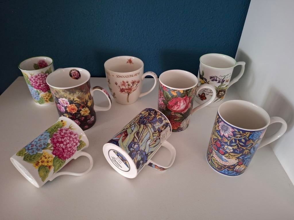Acht diverse mokken met bloemen, Ophalen of Verzenden, Zo goed als nieuw, Overige stijlen, Kop(pen) en/of Schotel(s)