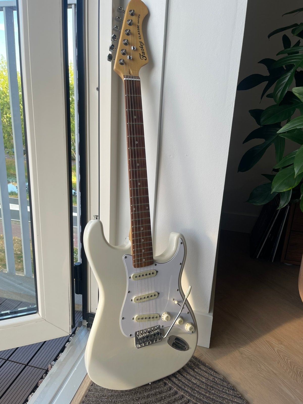 Elektrische gitaar wit, Ophalen, Zo goed als nieuw, Solid body, Overige merken