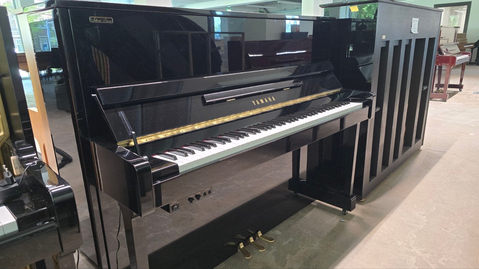 Prachtige Yamaha Silent piano YM5SD - 121 cm hoog, Muziek en Instrumenten, Ophalen, Zo goed als nieuw, Zwart