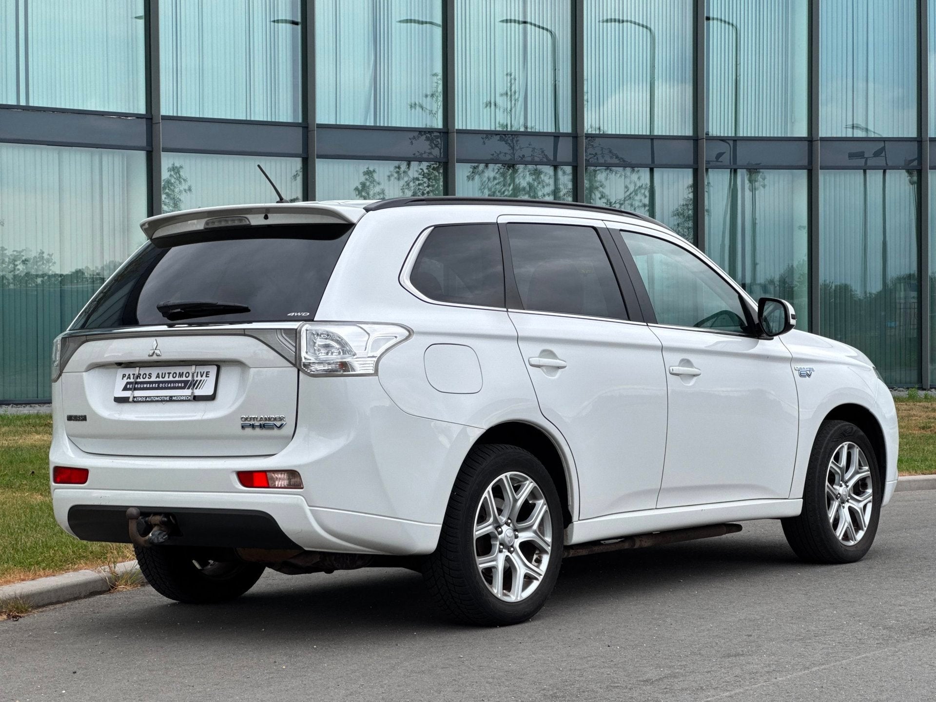 Mitsubishi Outlander 2.0 PHEV Executive Edition // NL Auto /, 4 cilinders, Wit, Vierwielaandrijving, Hybride Elektrisch/Benzine