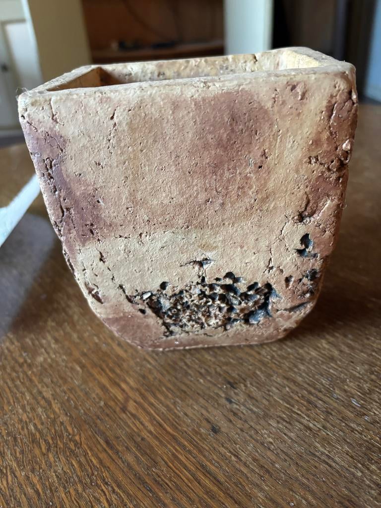 Vintage Terracotta Bloempot met Natuurlijke Beschadiging, Tuin en Terras, Bloempotten, Gebruikt, Vierkant, Binnen, Ophalen of Verzenden