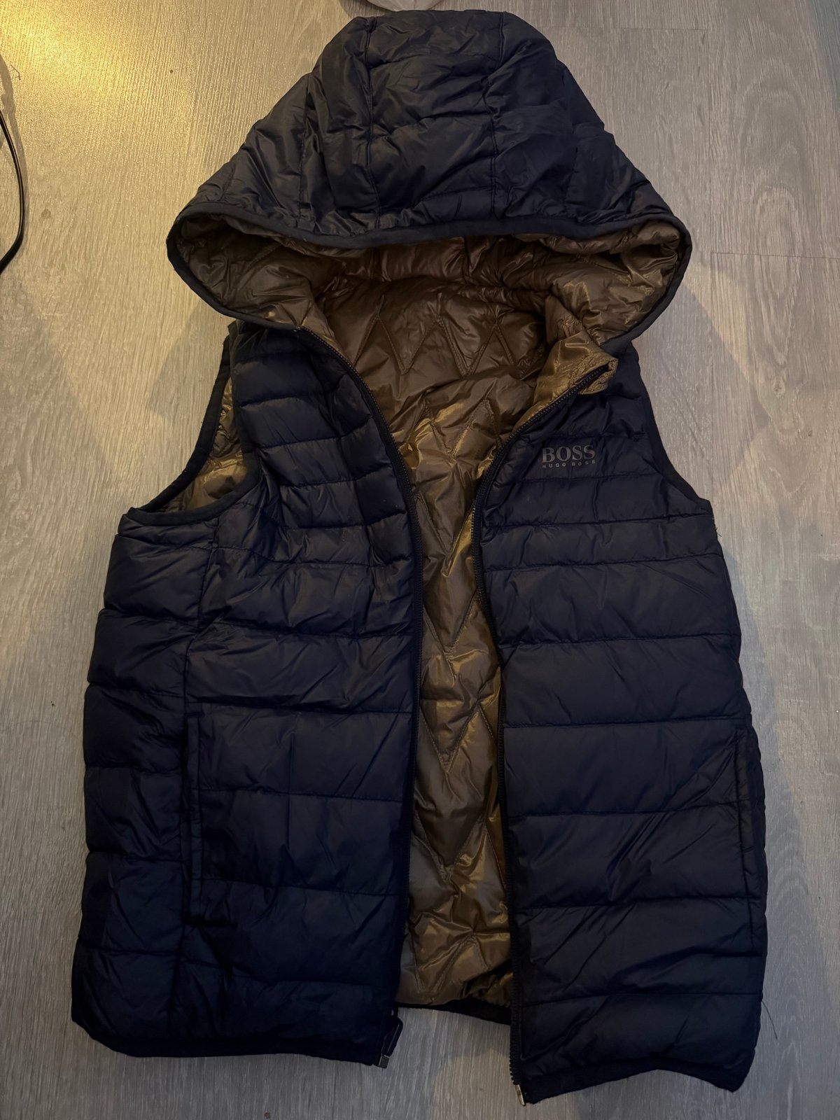 Hugo Boss Bodywarmer Reversible Maat 122, Kinderen en Baby's, Ophalen of Verzenden, Zo goed als nieuw, Jongen of Meisje, Jas