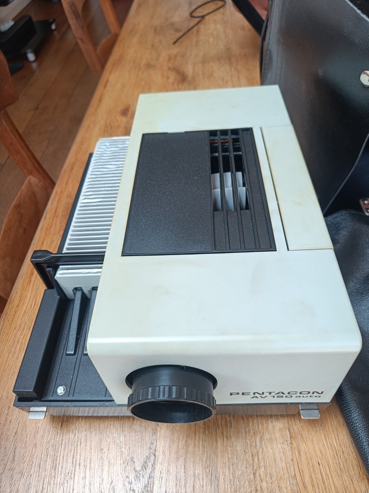 Diaprojector pentacon incl tas en kabels, Ophalen