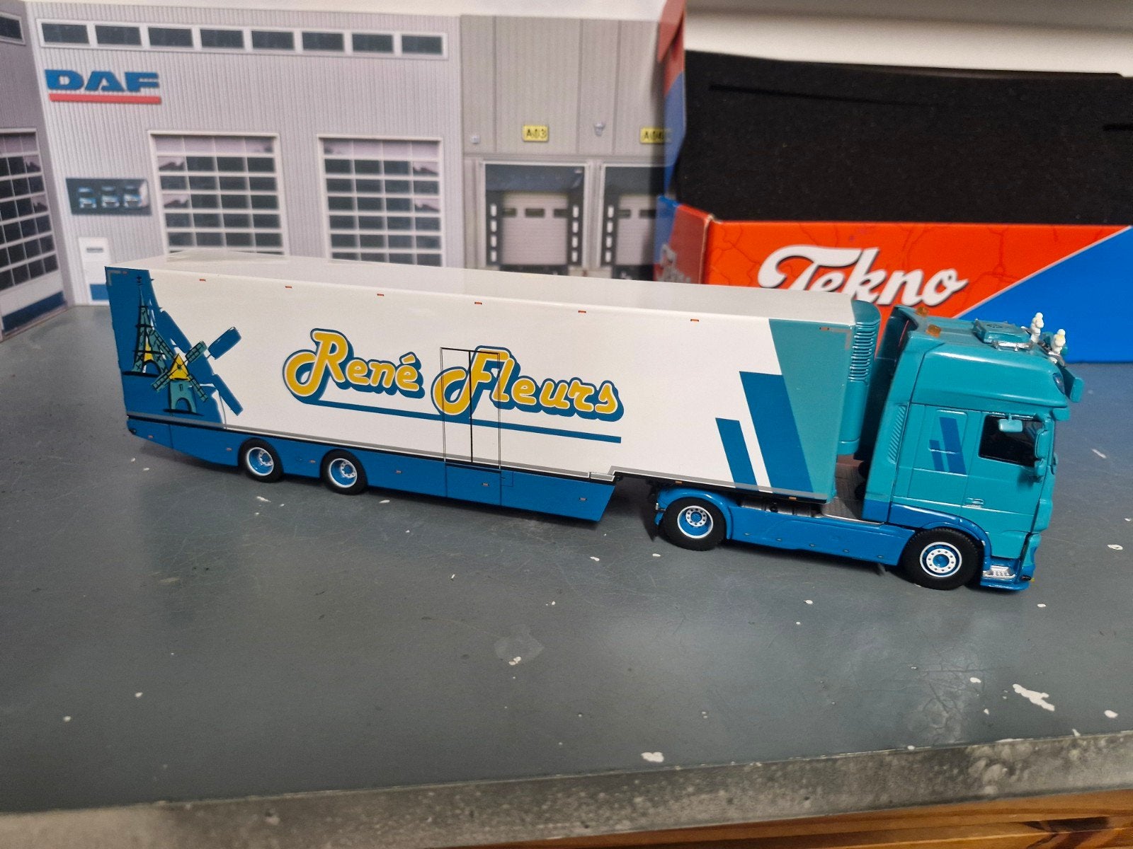 daf XF met bloemen trailer rene fleurs tekno, Ophalen of Verzenden