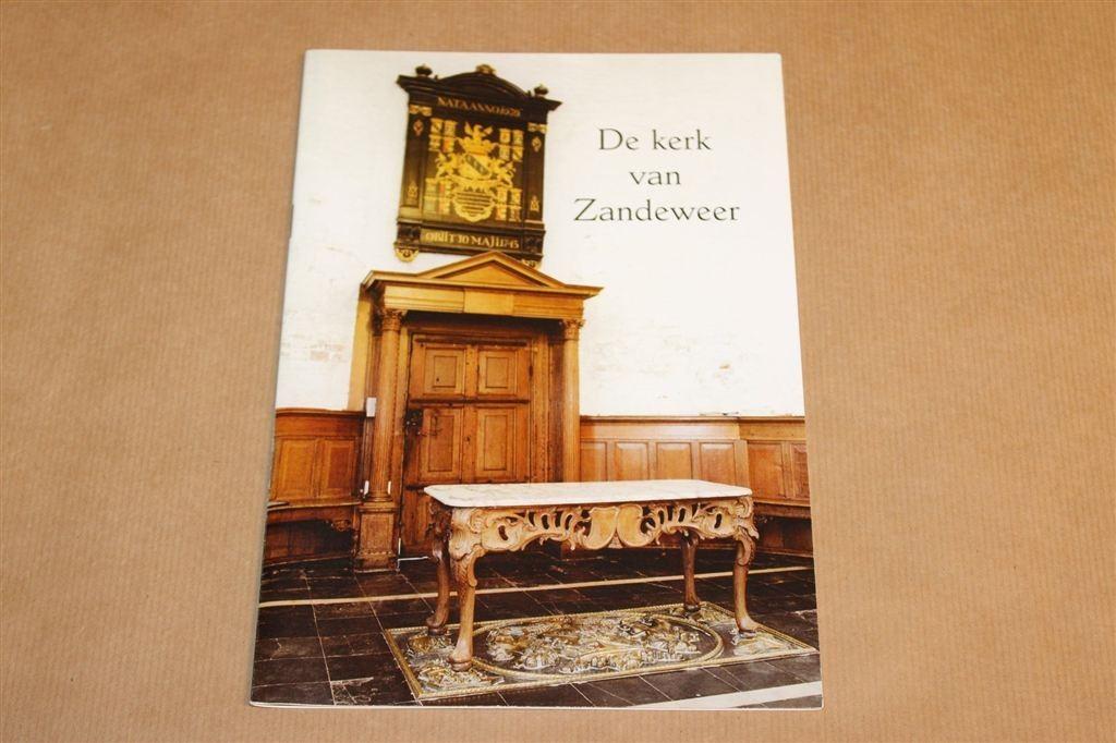 De Kerk van Zandeweer — Gesigneerd Auteur & Fotograaf, Ophalen of Verzenden, Gelezen