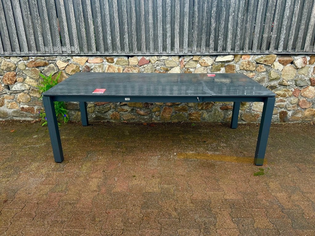 Tierra Outdoor Briga Tuintafel | Dekton Bromo | 220x100 cm, Ophalen, Zo goed als nieuw, Rechthoekig, Overige materialen
