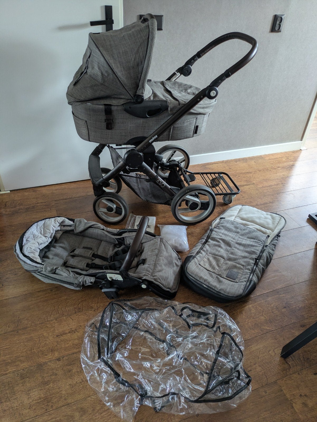 Mutsy Evo Combiwagen met Reiswieg en Zitje - Grijs, Kinderen en Baby's, Ophalen, Gebruikt, Mutsy, Met reiswieg