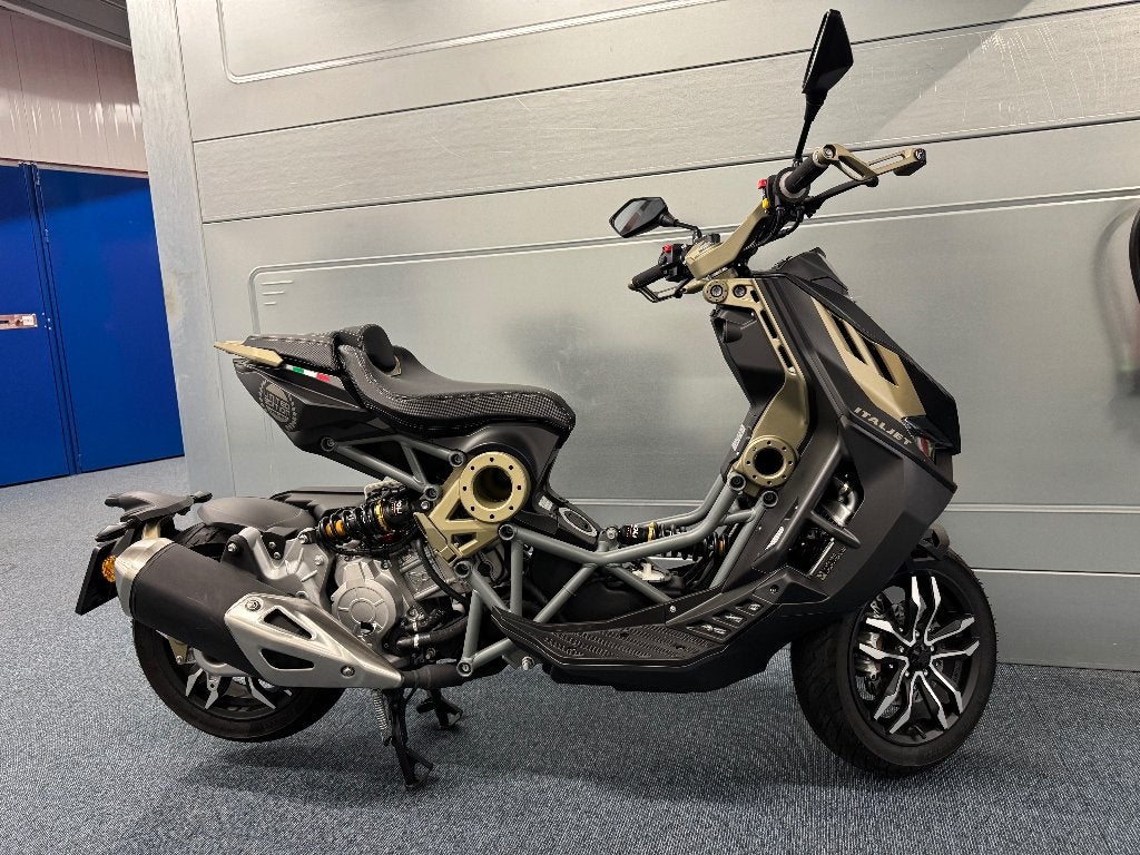 Italjet Dragster First Editon Limited (487/499), Particulier, Minimaal motorrijbewijs A2, Automaat, 1 cilinder