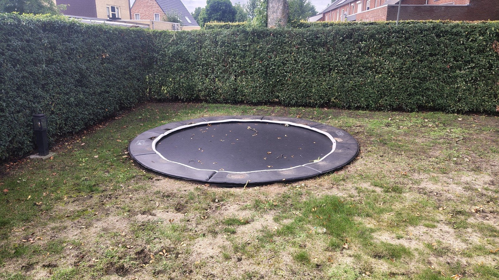 Inbouw trampoline met tegels en worteldoek, Ophalen, Gebruikt
