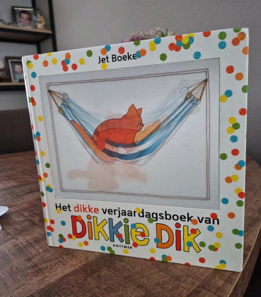 Het dikke verjaardagsboek van Dikkie Dik - Jet Boeke, Boeken, Jongen of Meisje, Ophalen of Verzenden, Zo goed als nieuw, Voorleesboek