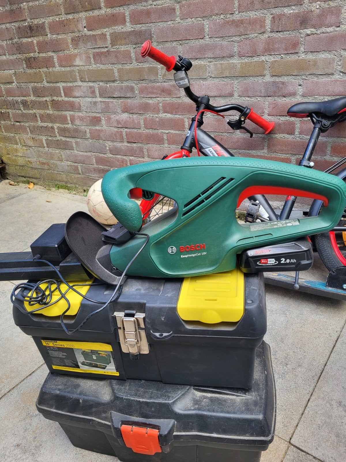 Bosch EasyHedgeCut 18V Accu Heggenschaar met accu en lader, Tuin en Terras, Ophalen of Verzenden, Gebruikt, Accu, Bosch