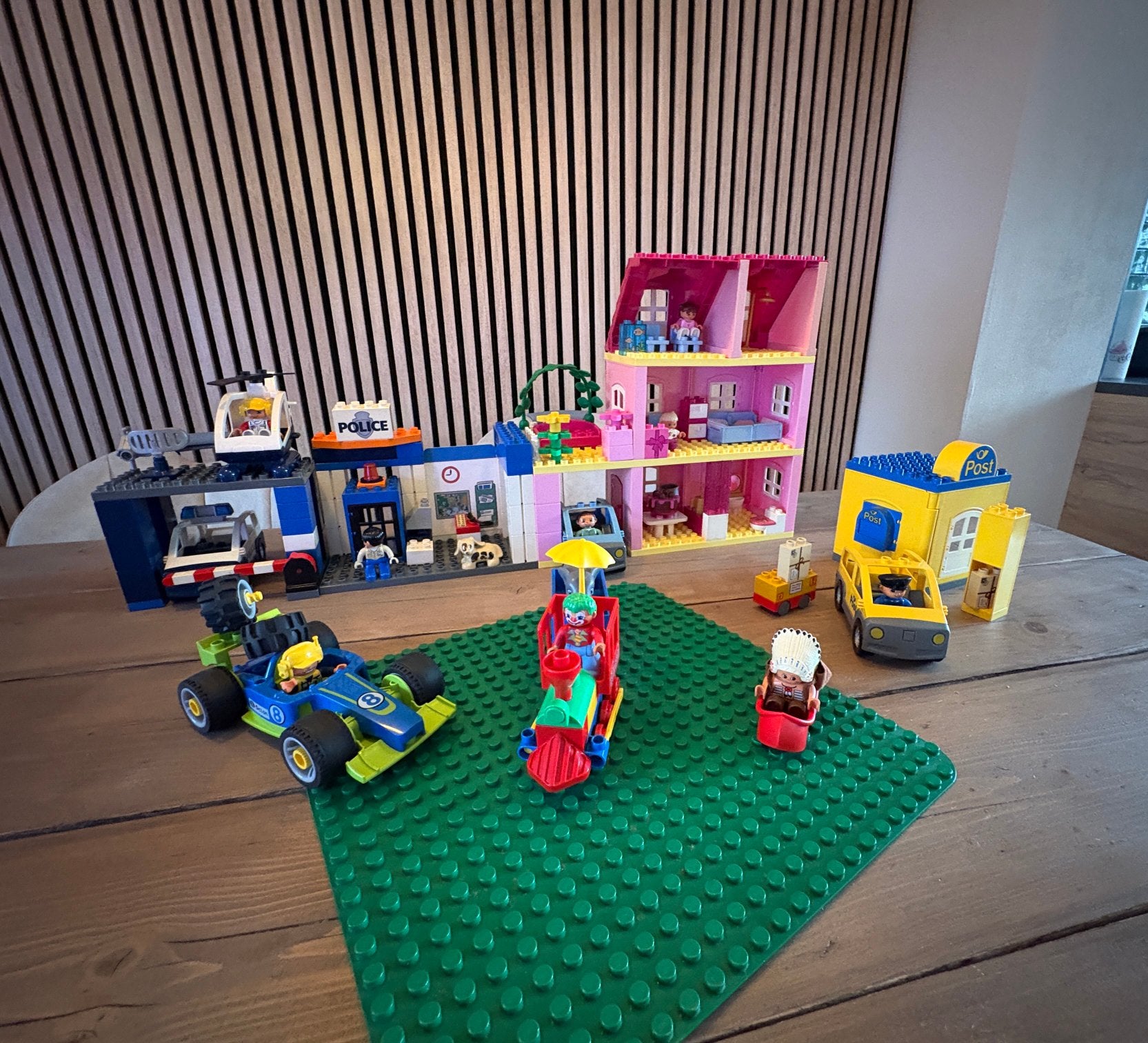 Duplo politieburo, postkantoor, poppenhuis etc, Ophalen, Zo goed als nieuw, Duplo