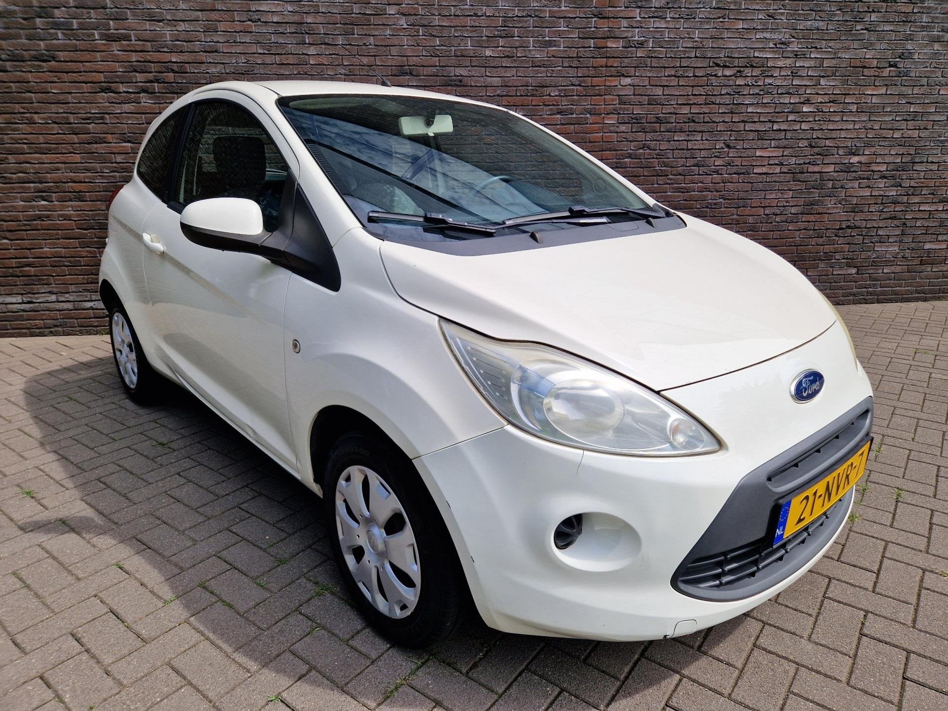 Ford Ka 1.2 Comfort start/stop Airco APK 05-2027 radio cd, Auto's, Voorwielaandrijving, Euro 5, Stof, Gebruikt