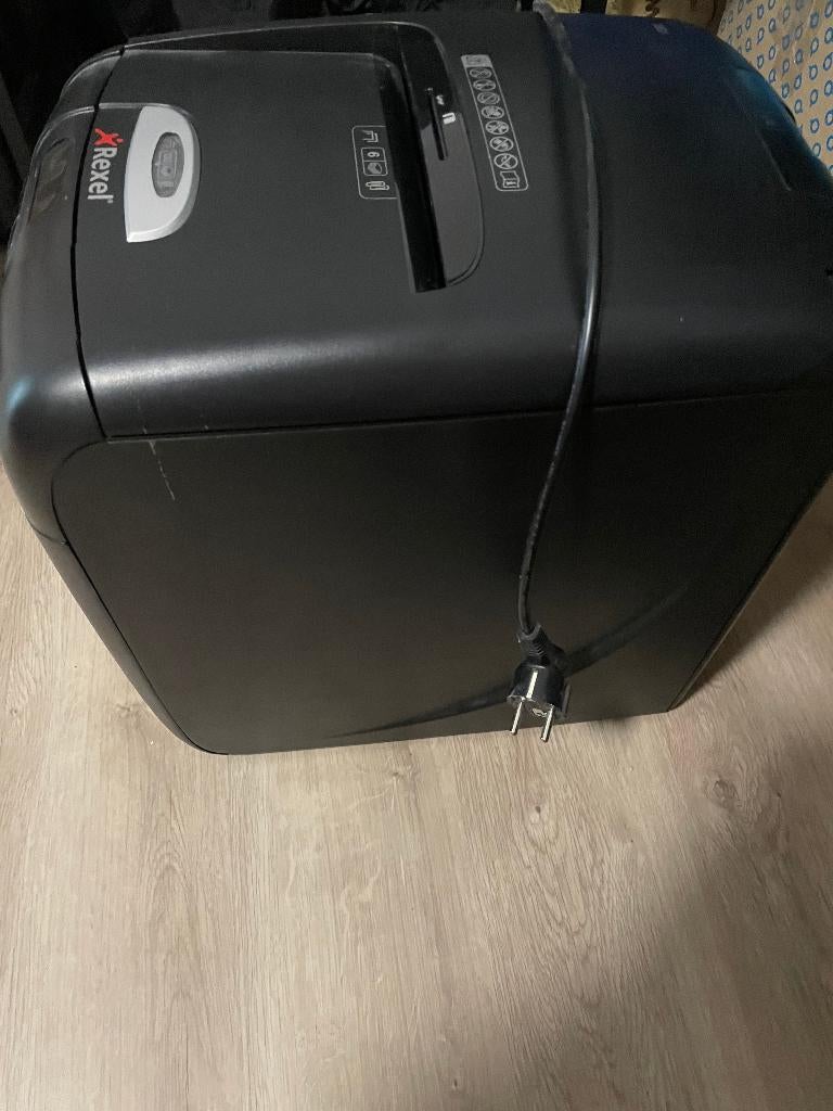 Rexel Auto+ 130X papiervernietiger – automatische invoer, Ophalen, Zo goed als nieuw