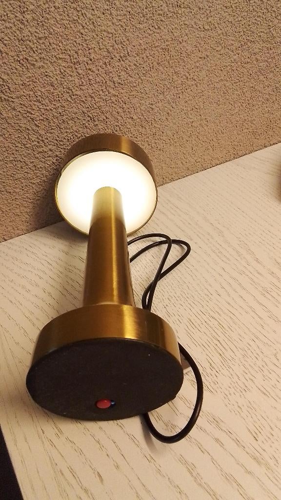 lamp gaat aan door bovenkant in te drukken, Huis en Inrichting, Lampen | Tafellampen, Ophalen of Verzenden, Nieuw, Minder dan 50 cm