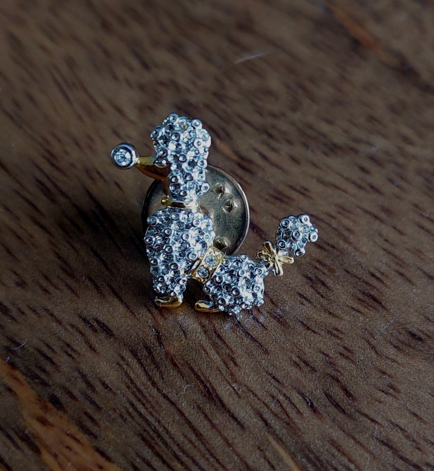 Vintage poedel pin met strass steentjes, Ophalen of Verzenden, Zo goed als nieuw, Dier of Natuur, Speldje of Pin