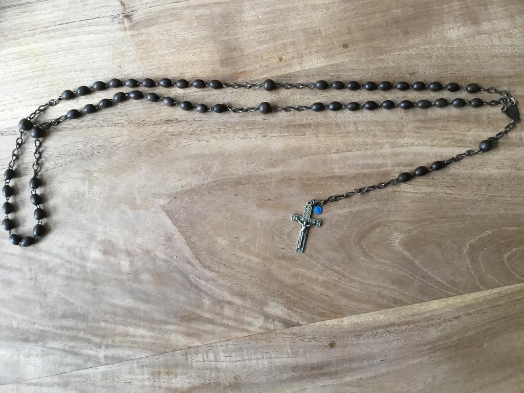 2 Oude rozenkransen, 1 met medaille van Paus Johannes XXlll, Verzamelen, Ophalen of Verzenden, Gebruikt, Overige typen, Christendom | Katholiek