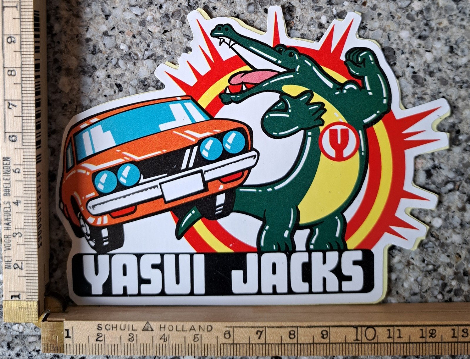 Vintage sticker Yasui Jackets Datsun 240K GT krokodil, Ophalen of Verzenden, Zo goed als nieuw