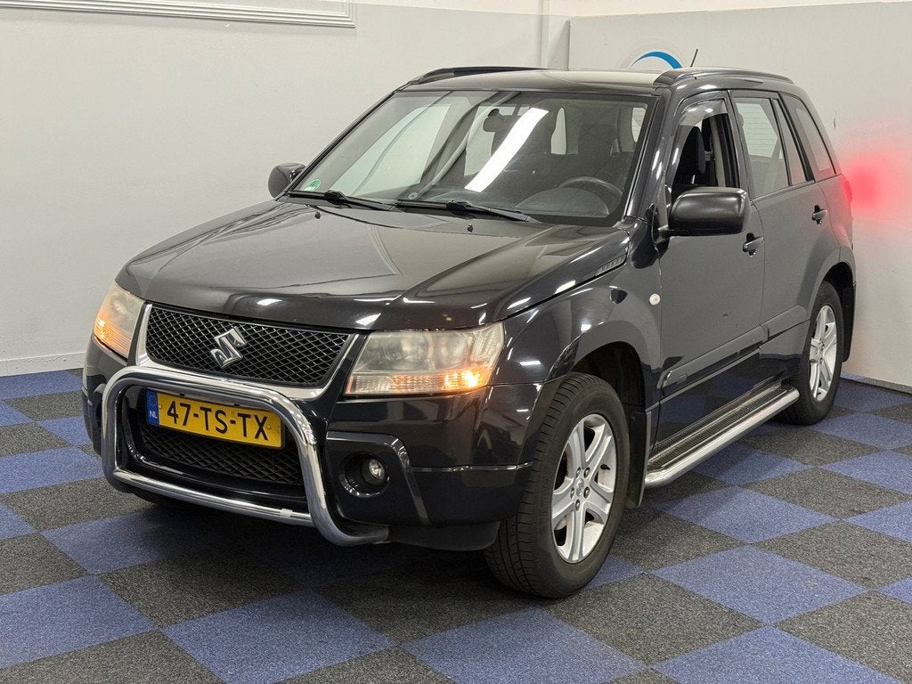Suzuki Grand Vitara 2.0-16V Exclusive / IJSKOUDE AIRCO / DEA, 4 cilinders, 1850 kg, Grand Vitara, Zwart