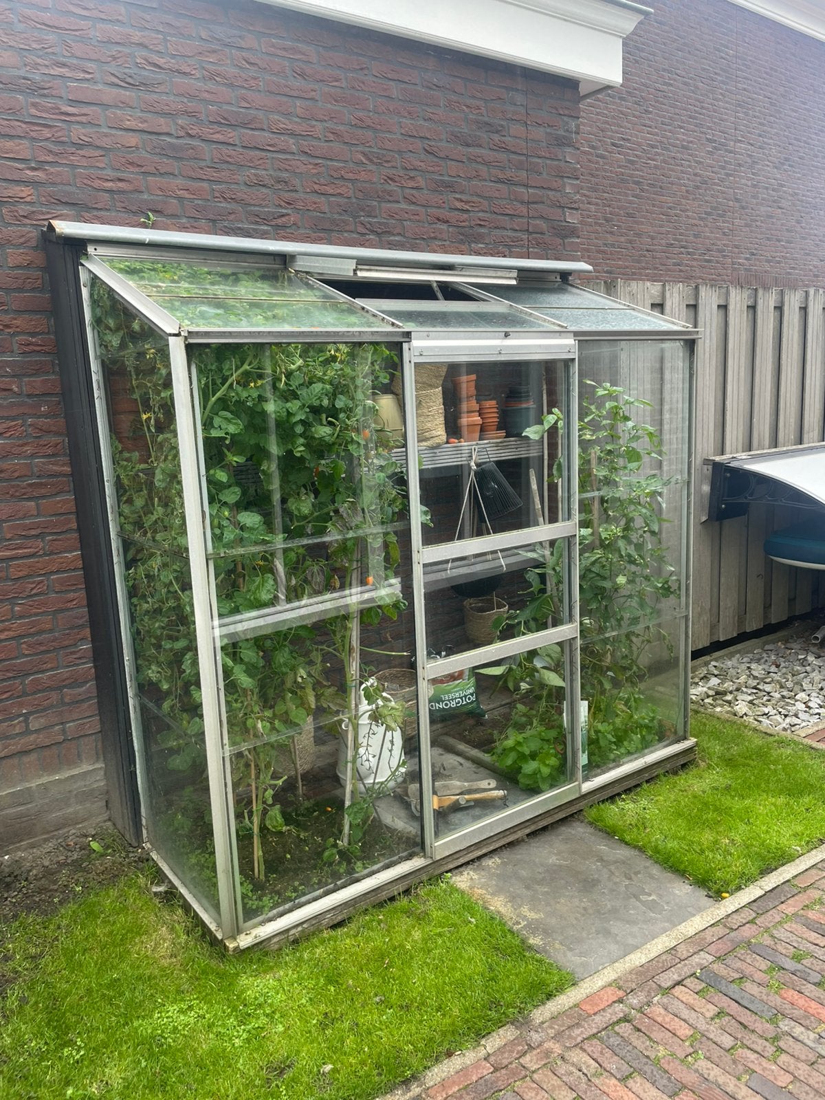 Aluminium muurkas met glazen wanden., Ophalen, Gebruikt, Muurkas, Glas