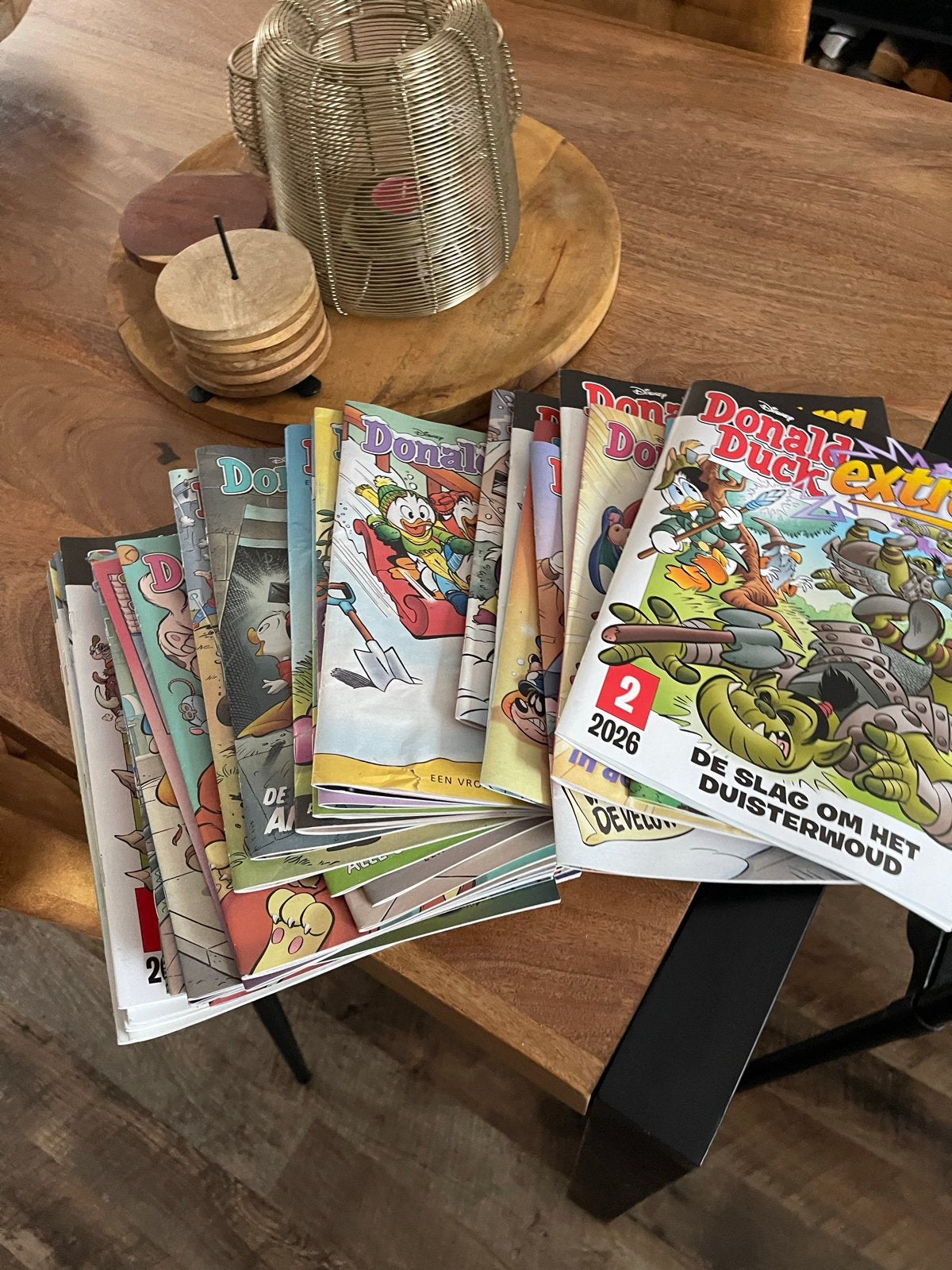 Donald Duck Extra en reguliere uitgaven 2025/2026, Meerdere stripboeken, Ophalen of Verzenden, Gelezen