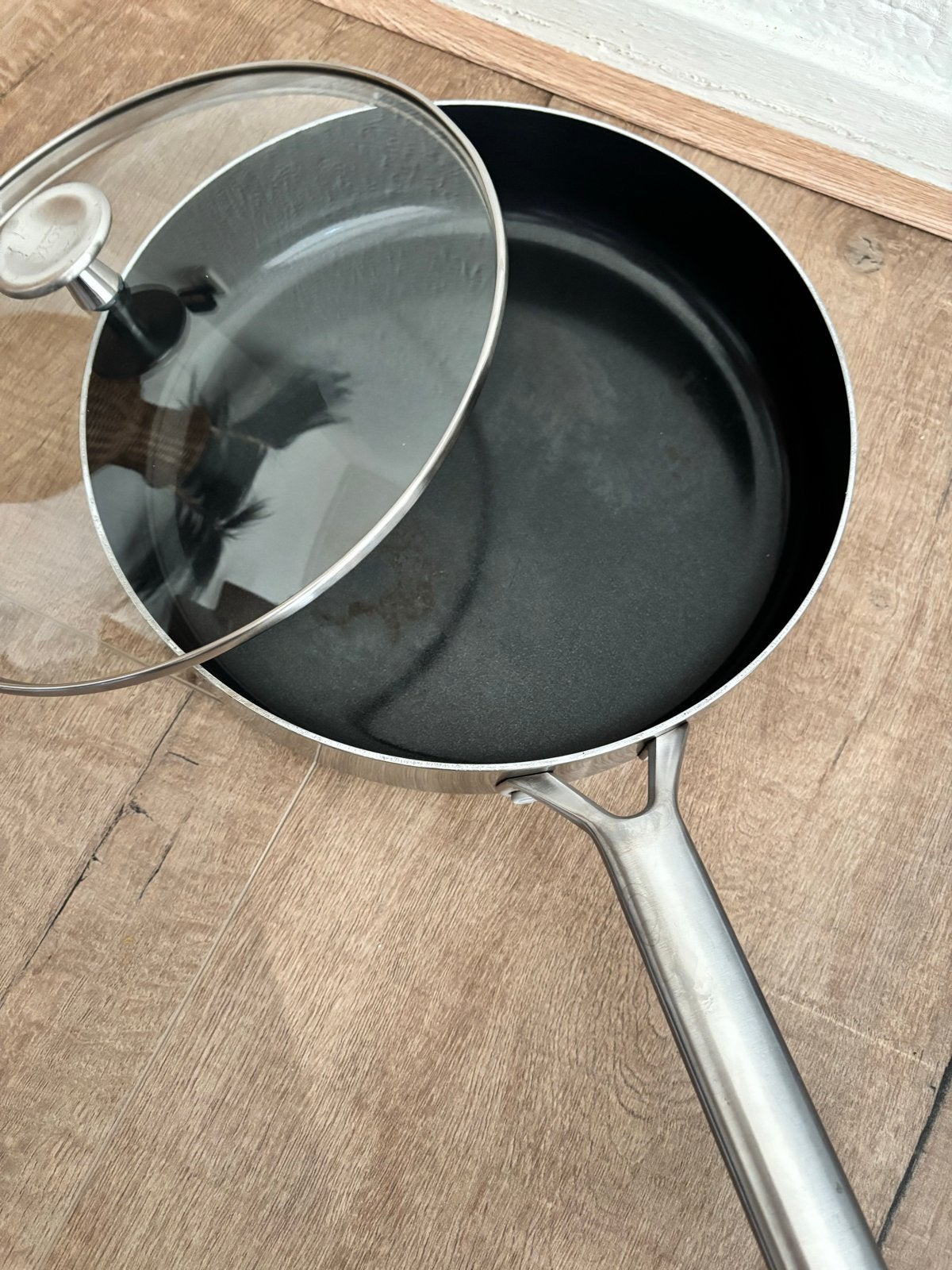 Koekenpan 28cm Royal van Kempen en Begeer met deksel, Koekenpan, Gebruikt, Antiaanbaklaag, Ophalen of Verzenden