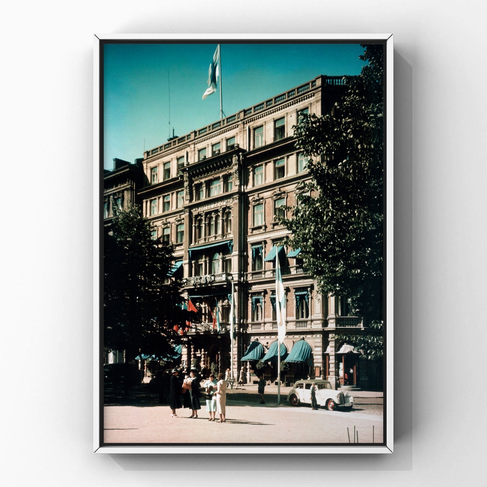 1x  Fine Art Print — Hotel Kämp, Helsinki, 1950 kodachrome, Ophalen, Minder dan 50 cm, Zo goed als nieuw, Foto of Poster