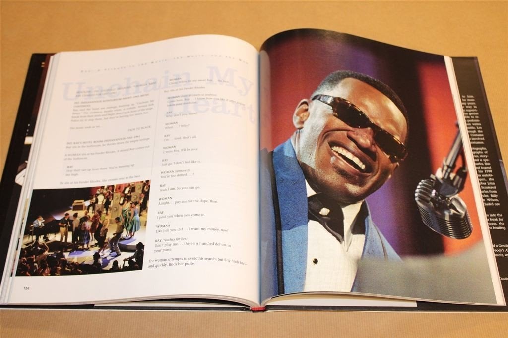 Ray — Boek bij Film over Muzieklegende Ray Charles, Ophalen of Verzenden, Zo goed als nieuw, Artiest