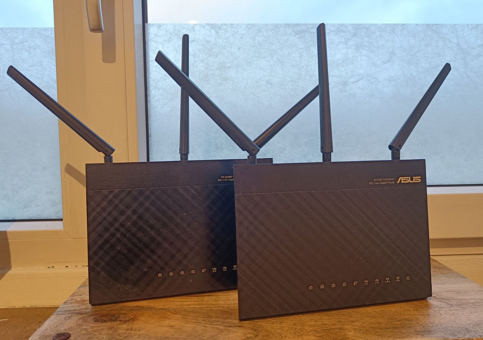 ASUS Routers (2 stuks) - ASUS RT-AC68U, Computers en Software, Routers en Modems, Ophalen of Verzenden, Gebruikt, Router, ASUS