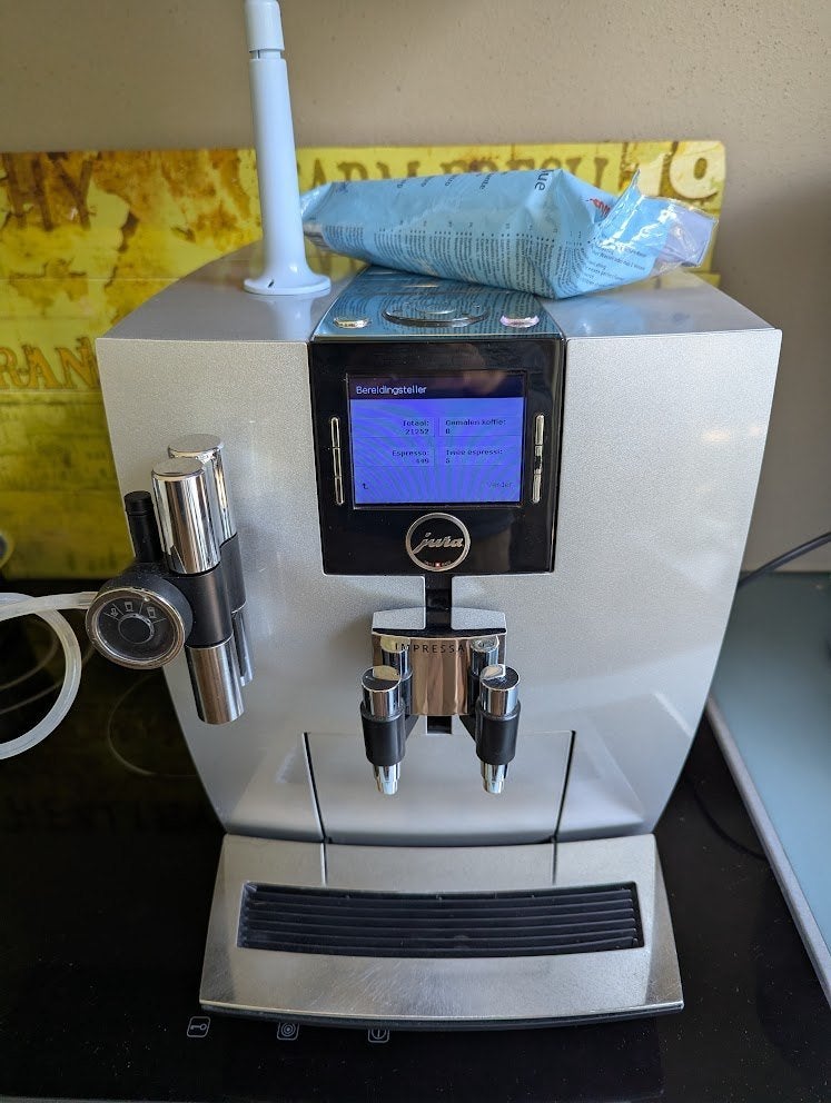 Jura J9 3, Gebruikt, 10 kopjes of meer, Koffiemachine, Ophalen of Verzenden