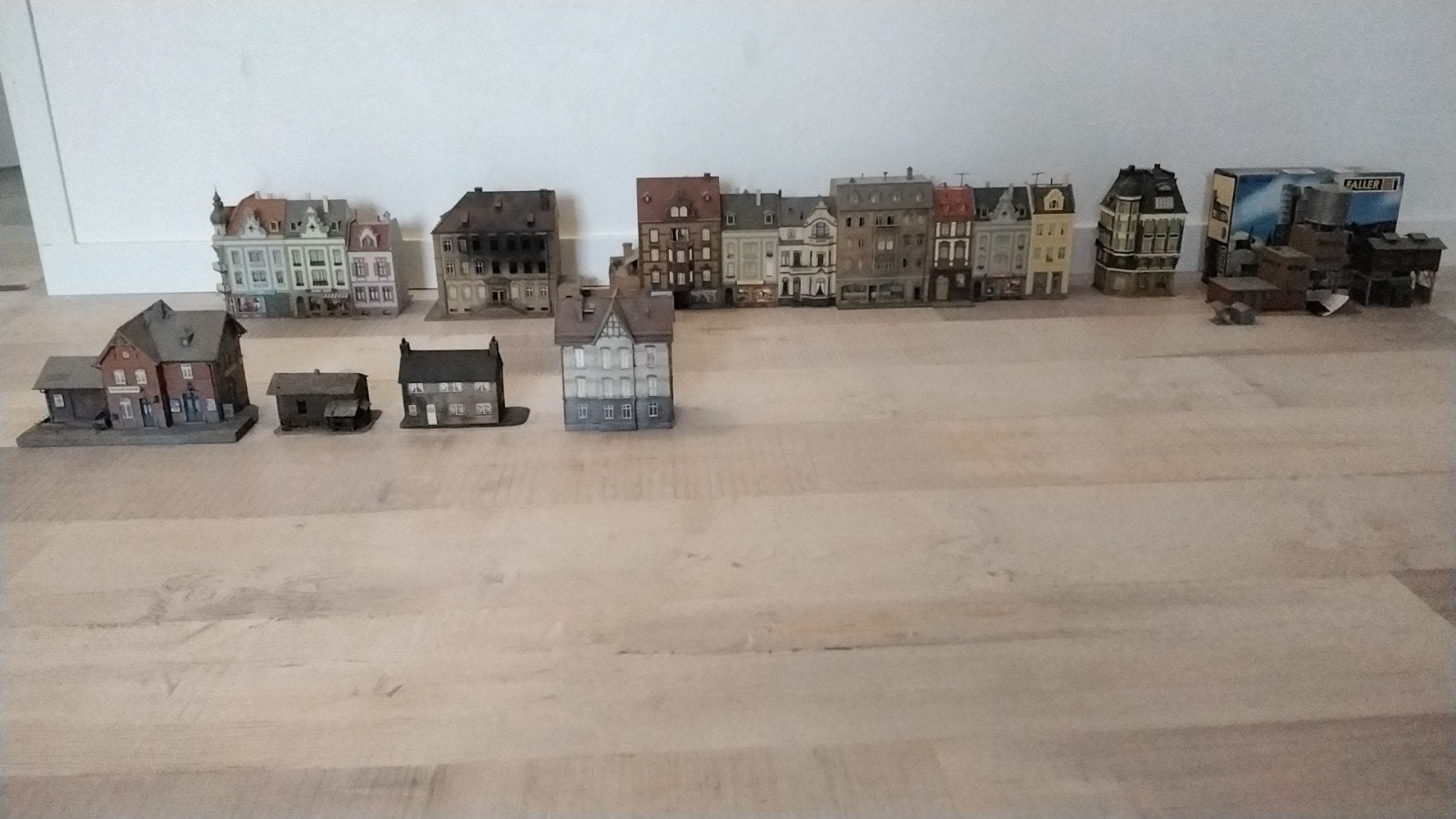 Huisjes voor modelspoorbaan H0.Faller en andere merken., Ophalen, Gelijkstroom of Wisselstroom, Brug, Tunnel of Gebouw, Overige merken