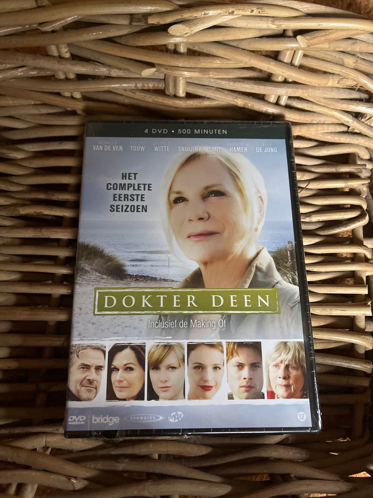 Dokter Deen - Het Complete Eerste Seizoen (4 DVD), Bonusmateriaal, Seizoen 1, Drama, Nieuw in verpakking