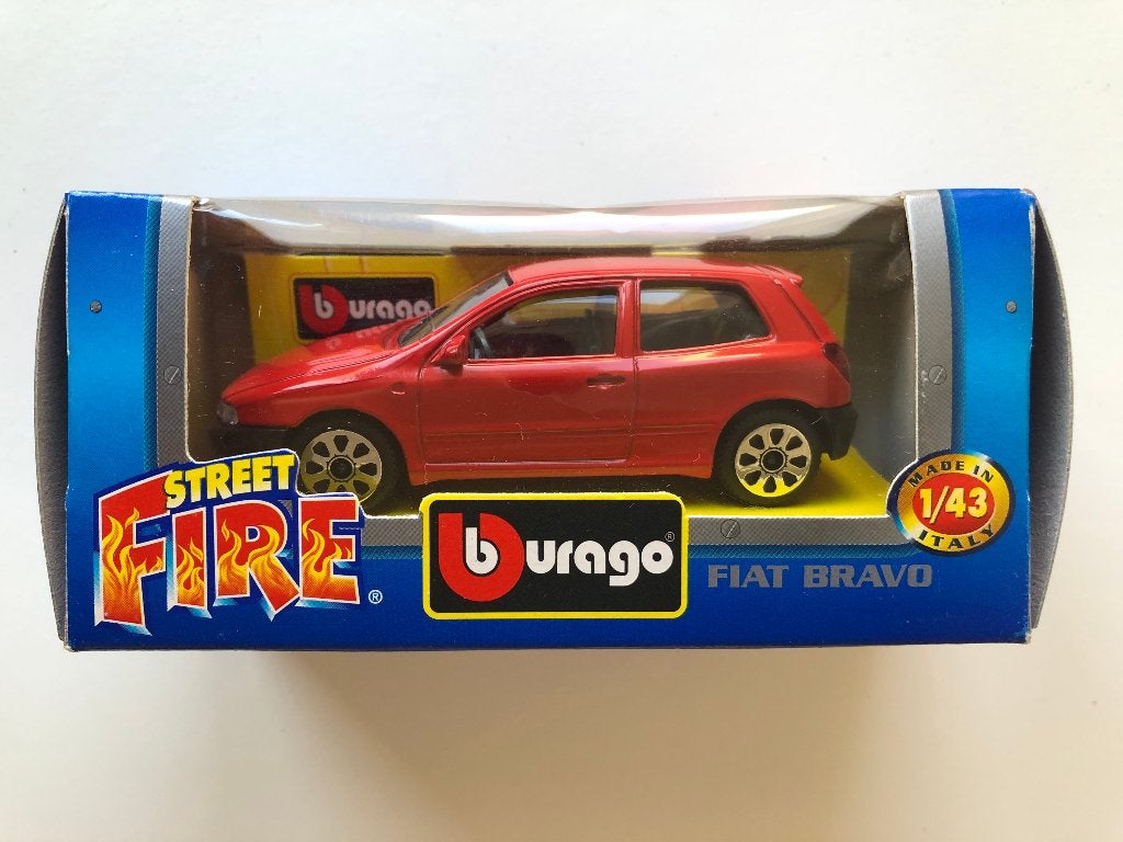 Fiat Bravo rood BBurago 1:43, Hobby en Vrije tijd, Modelauto's | 1:43, Ophalen of Verzenden, Nieuw, Auto, Overige merken