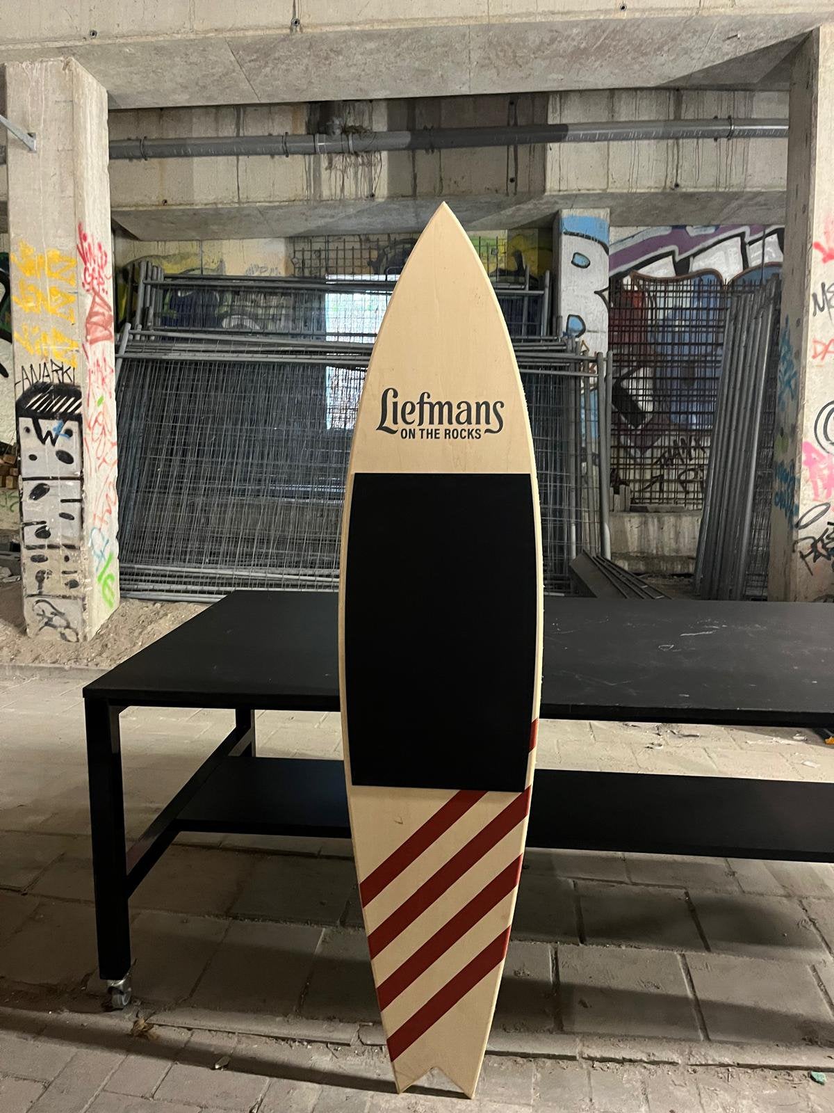 Liefmans houten surfplank deco promotie