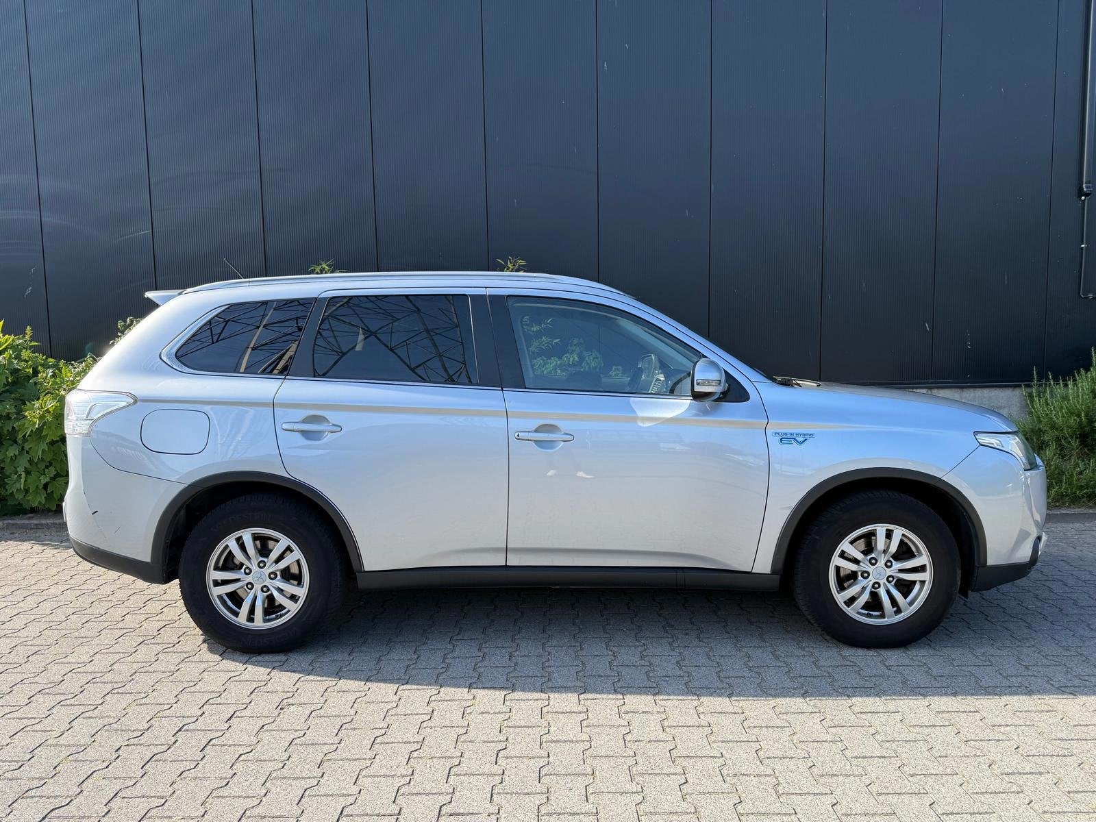 Mitsubishi Outlander 2.0 PHEV Business Edition X-Line ( FOR, 4 cilinders, Vierwielaandrijving, Hybride Elektrisch/Benzine, SUV of Terreinwagen